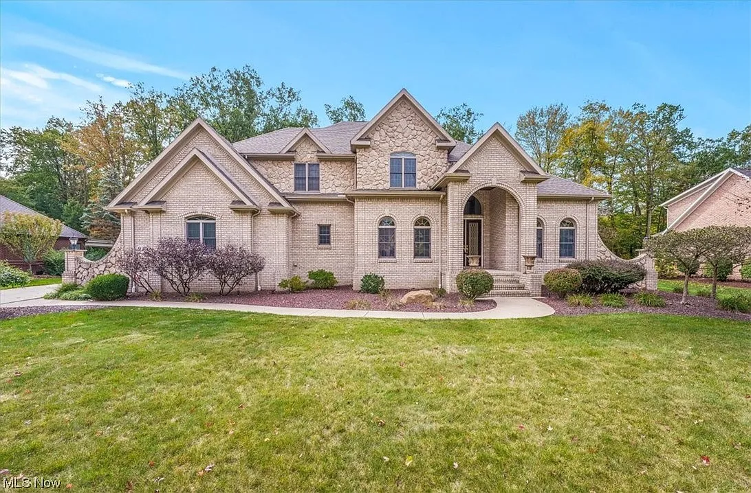 9360 Bay Hill Dr NE photo 1