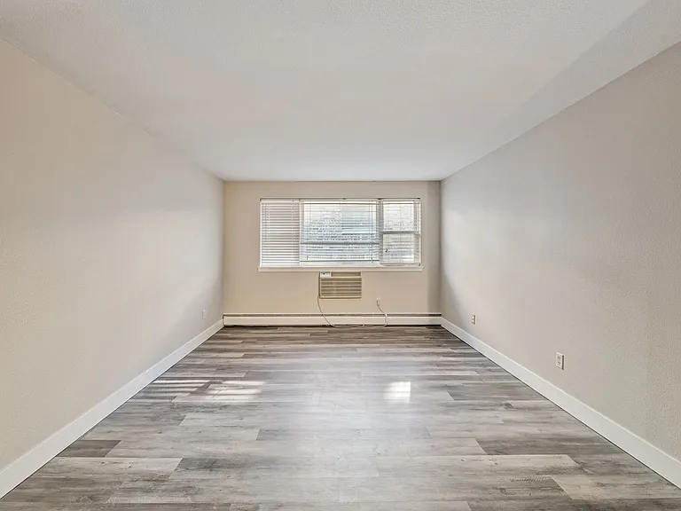 2121 N Cambridge Ave #108 — Photo 11