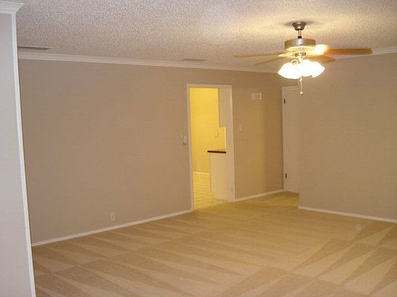 3rd image of 4649 Somerset Ln