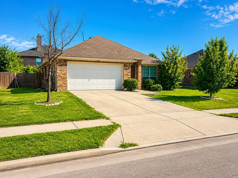 412 Windridge Dr — Photo 3