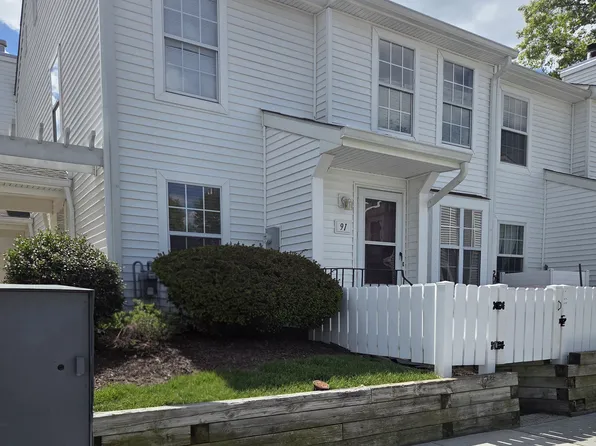91 Almond Dr, Somerset, NJ 08873