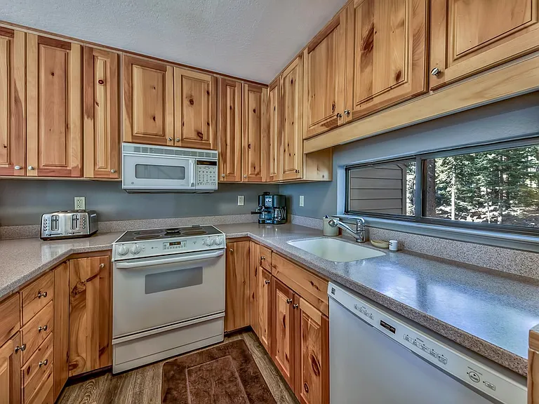 5101 N Lake Blvd #20 — Photo 5