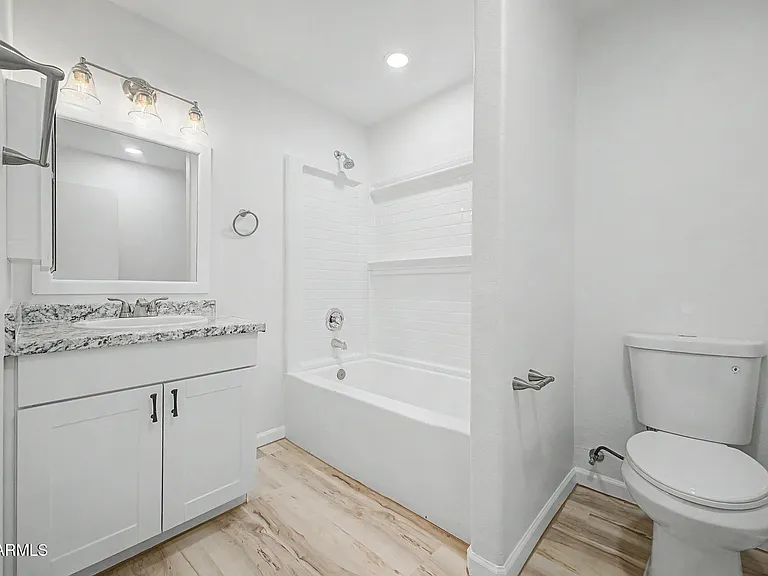 9010 W Griswold Rd — Photo 27