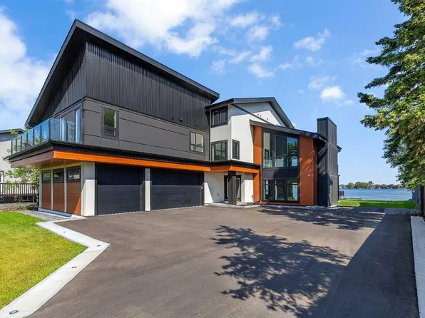 476 W West Chestermere Dr, Chestermere, AB T1X 1B3