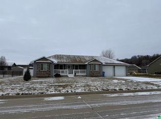 1027 Natalie Ct, Vermillion, SD 57069