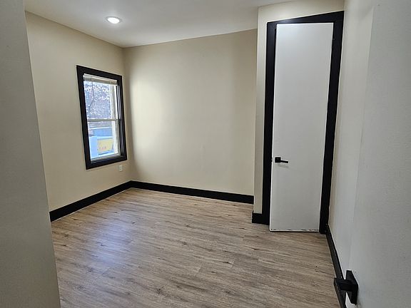 4th image of 946 W Side Ave #3
