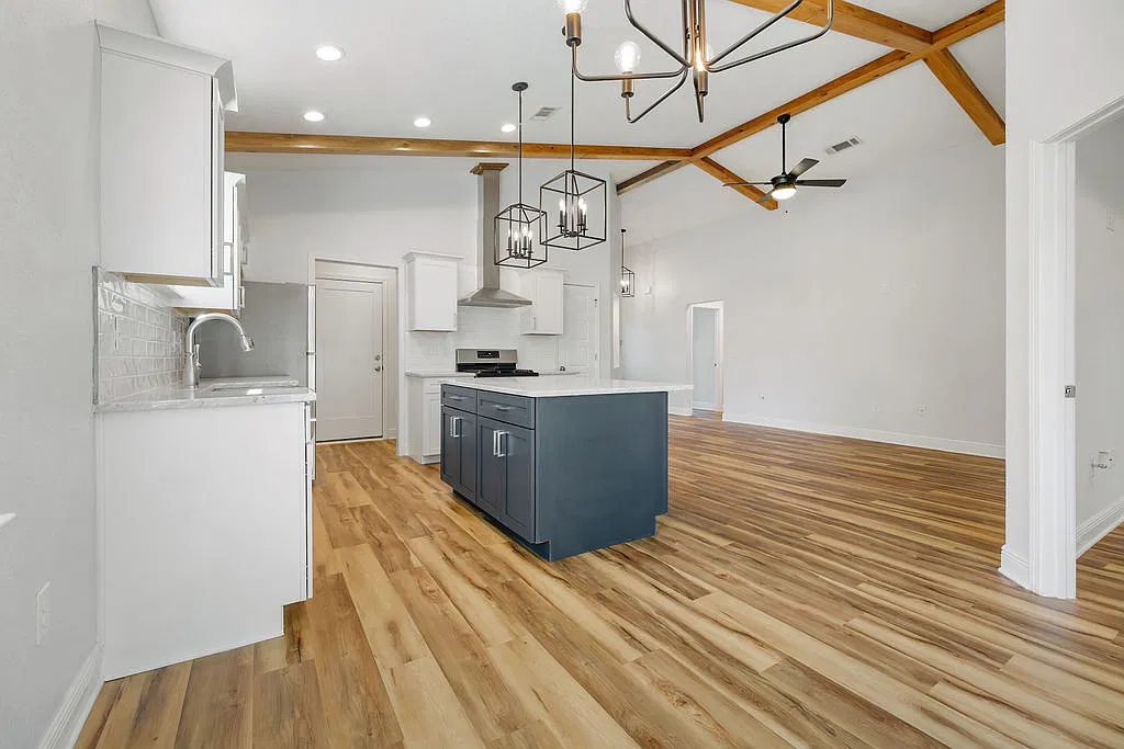 3 bed, $2,150 — Photo 4
