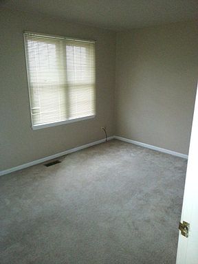 4th image of 110 Cooper Pl W