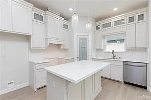 2405 Northgate Ln — Photo 3