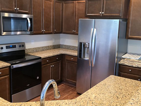3rd image of 823 Silver Leaf Dr
