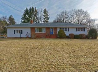11 East Dr, Castleton, NY 12033