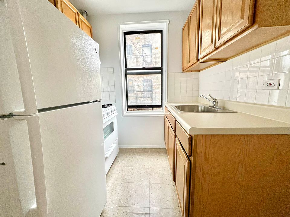 2nd image of 3451 Giles Pl APT O42