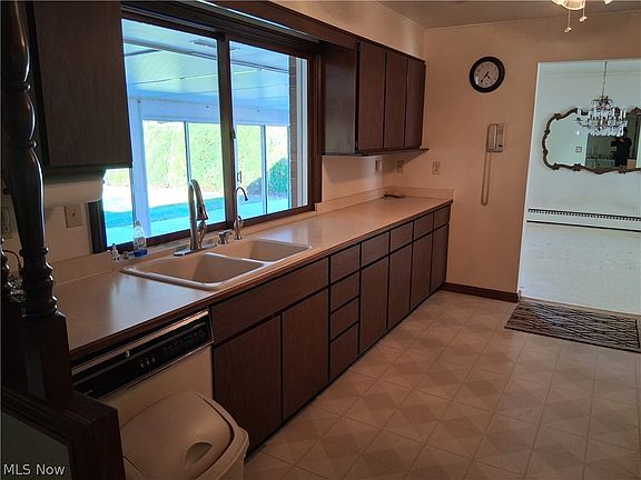 3rd image of 3941 Welcker Dr NE
