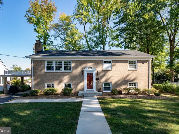 8319 Woodacre St, Alexandria, VA 22308