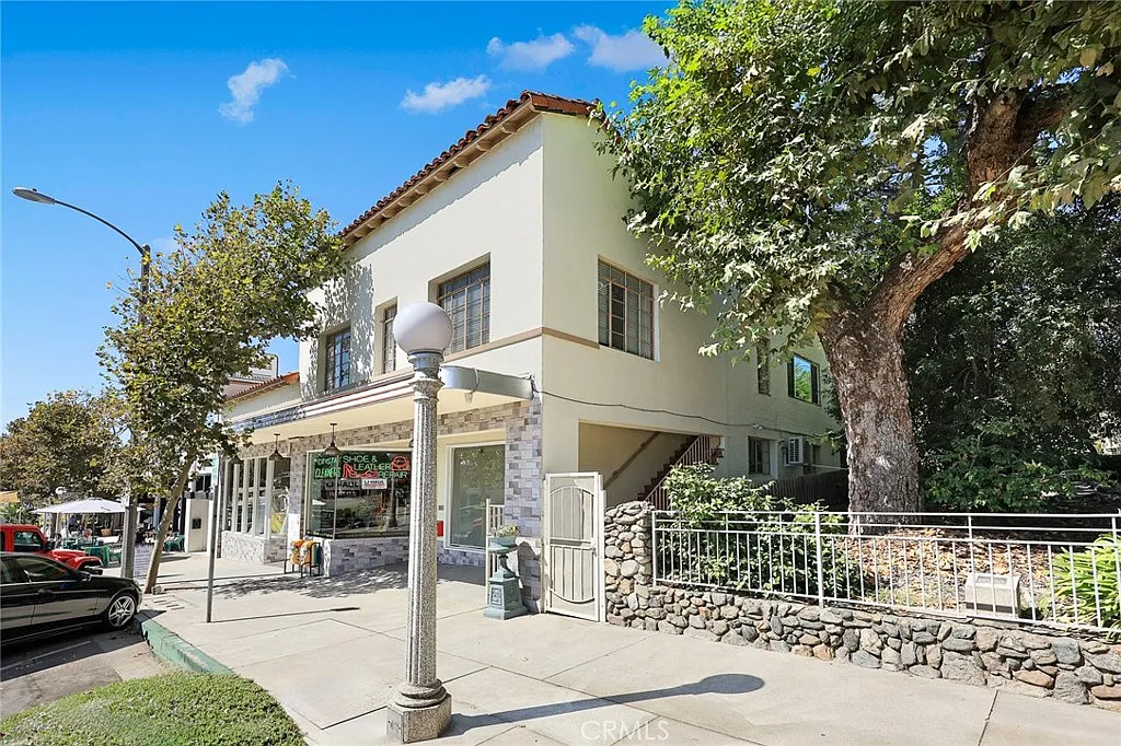 2 bed, 900 sqft, $2,725 — Photo 1