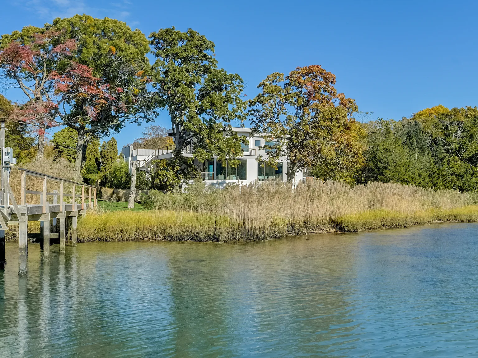 Modern Waterfront New Construction With Stunning Sunsets — Photo 3