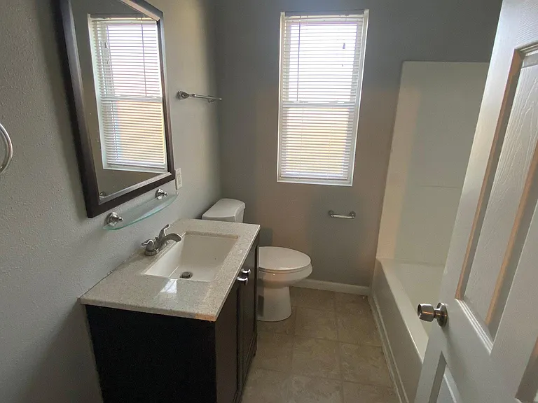 204 E Hanover St — Photo 9