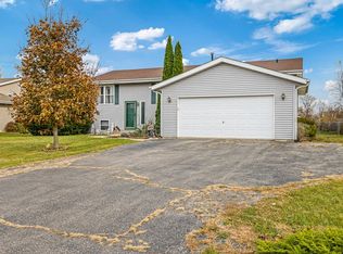 175 Harvest Moon Trl, Capron, IL 61012