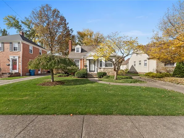 4262 W 215th St, Fairview Park, OH 44126