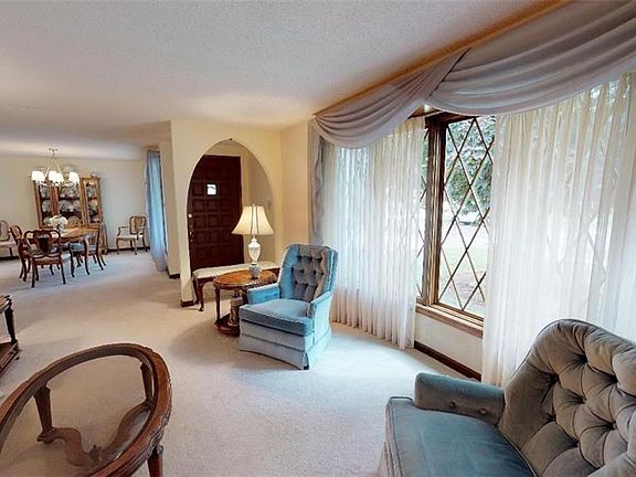 3rd image of 330 Forest Dr