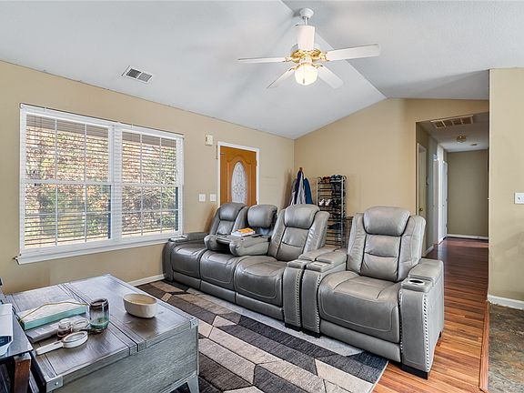 5th image of 851 Louie Ln