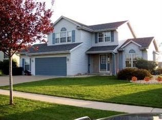 207 Crestview Ln, Lake Mills, WI 53551