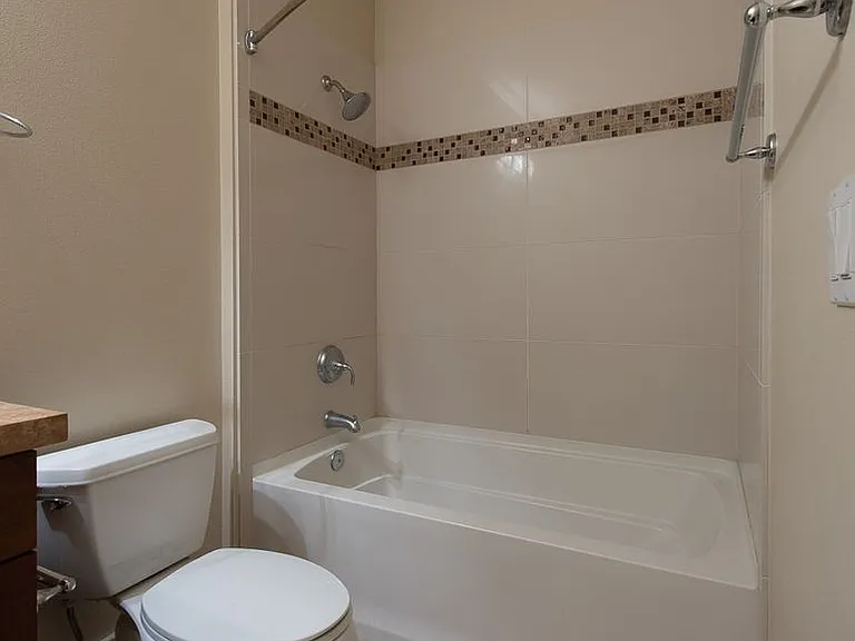 8535 Avondale Rd NE #A201 — Photo 14