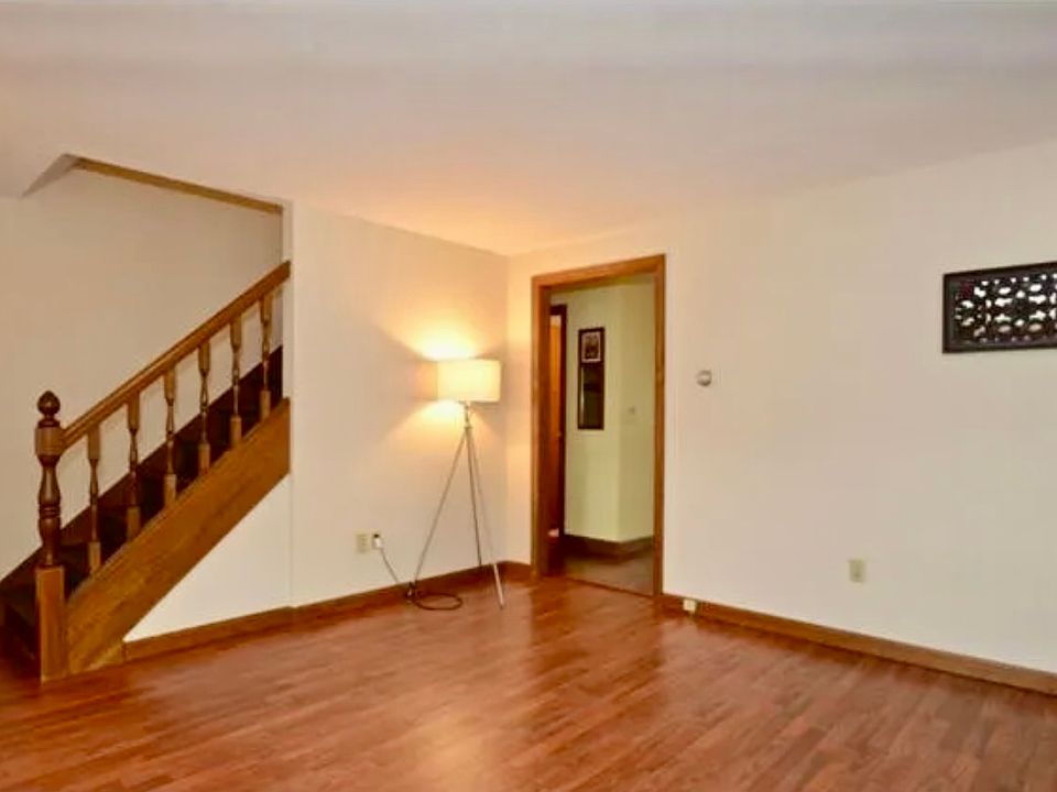 1st image of 30 Garland Dr #30