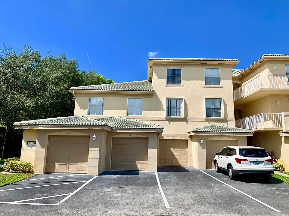 2020 Greenview Shores Blvd #101