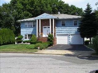 3 Rundle Ct, Hempstead, NY 11550