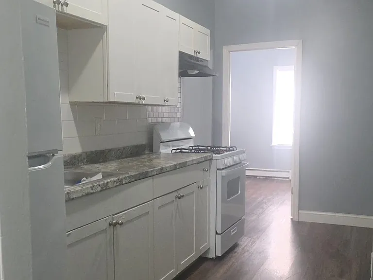 200 Whittenton St #4 — Photo 3