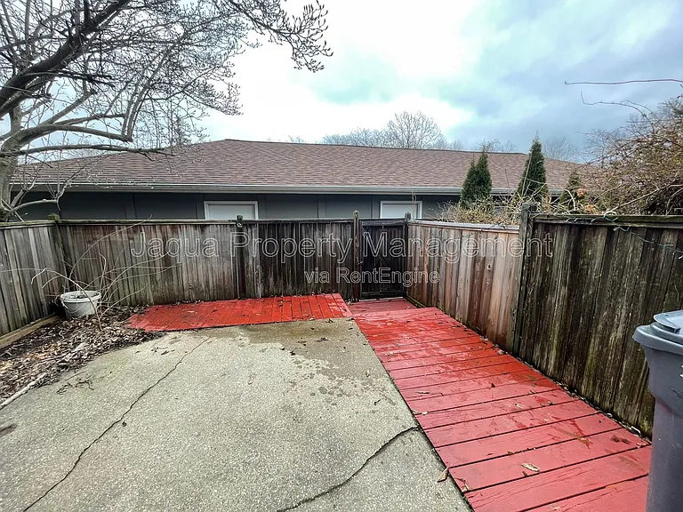 2591 Stratford Dr — Photo 17