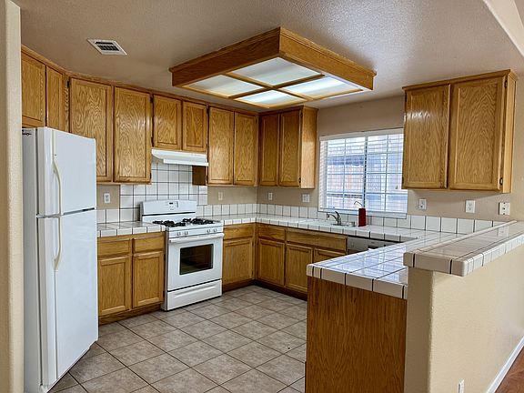 4th image of 2240 Garnet Dr