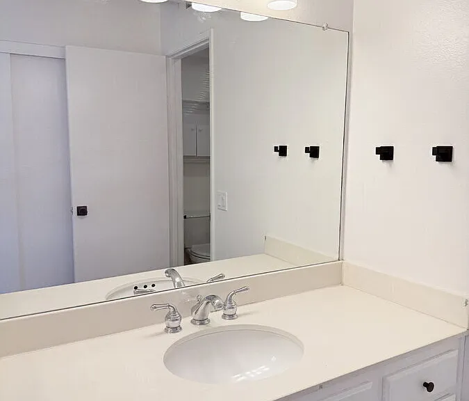 1113 Privet St — Photo 16