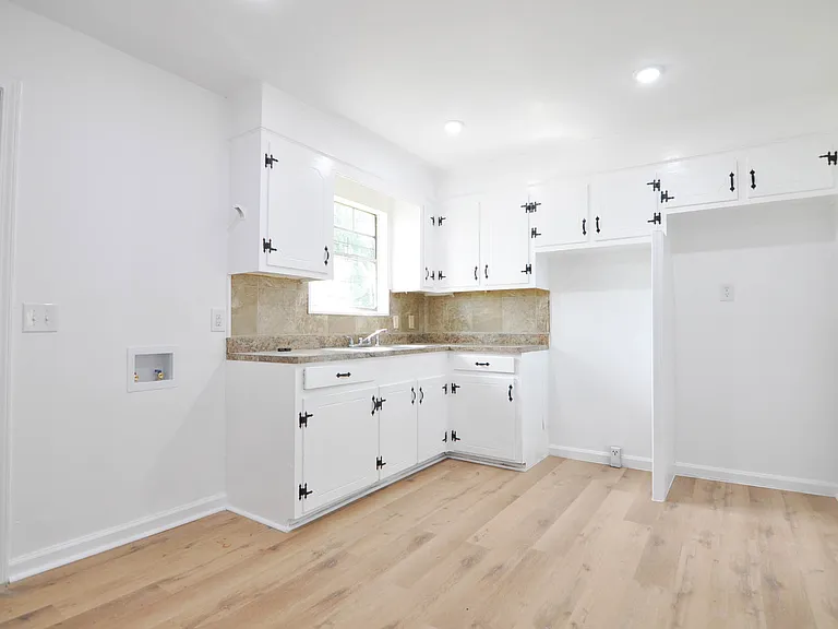 4304 Revelstoke Dr — Photo 4