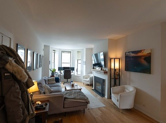 5th image of 1950 N Lincoln Ave APT 2
