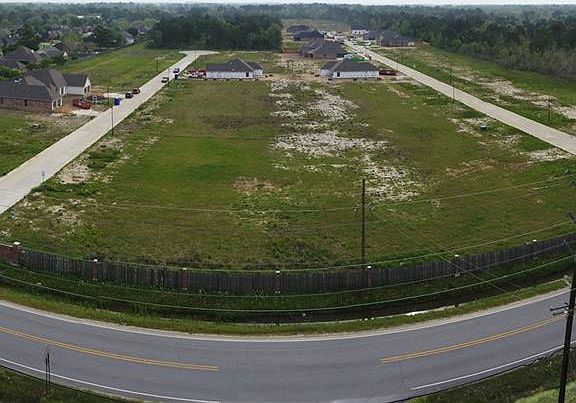 4th image of 635 Lionel Ln