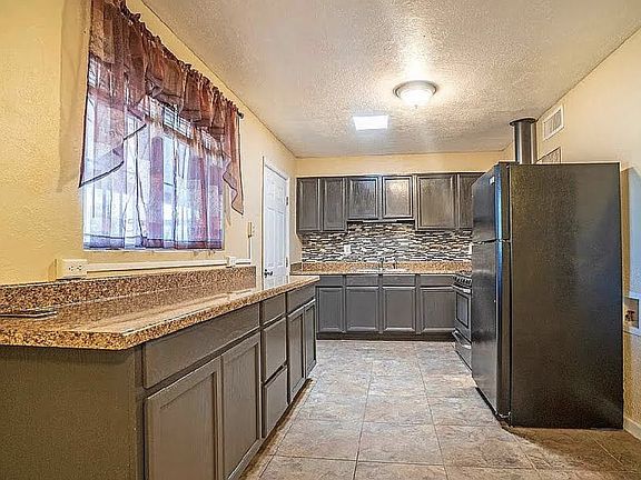 4th image of 10316 Hollyhock Dr