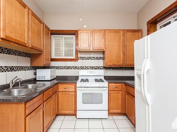 3rd image of 1747 W Le Moyne St #721