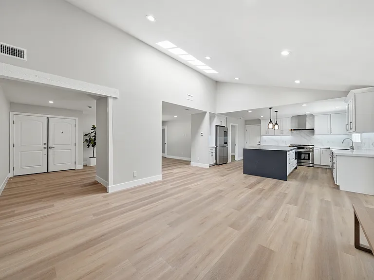 1814 N San Antonio Ave — Photo 14