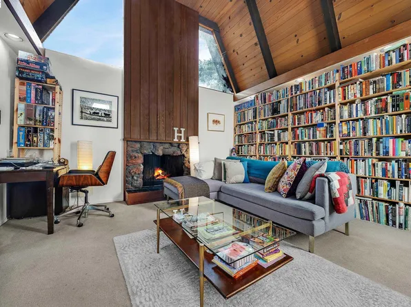 5982 Ascot Dr, Oakland, CA 94611