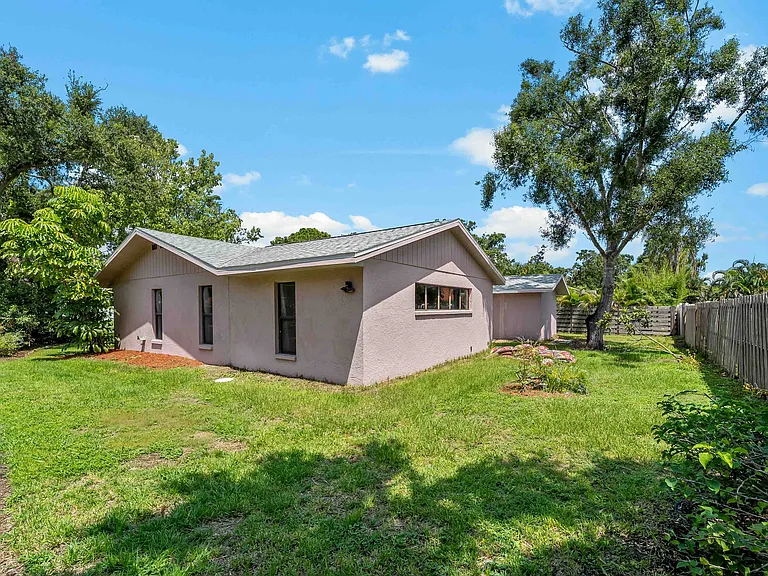 8429 Cypress Lake Cir — Photo 16