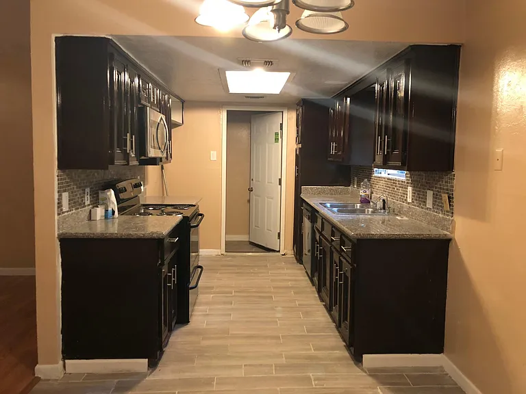 323 Kingsport St — Photo 10
