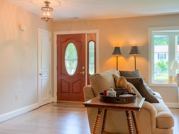 4th image of 305 Apperson Dr
