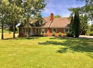 1 Agata Dr, Douglassville, PA 19518