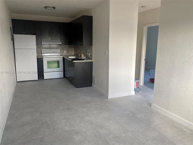 10030 W Indigo St #9 — Photo 1