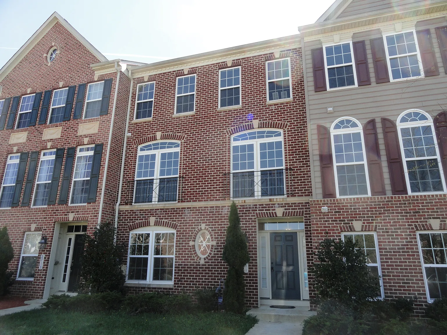 3 bed, 2.5 bath, 3450 sqft, $2,995 — Photo 1