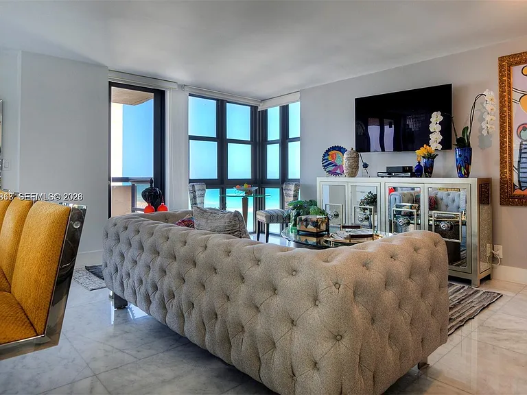 2555 Collins Ave #1400 — Photo 4