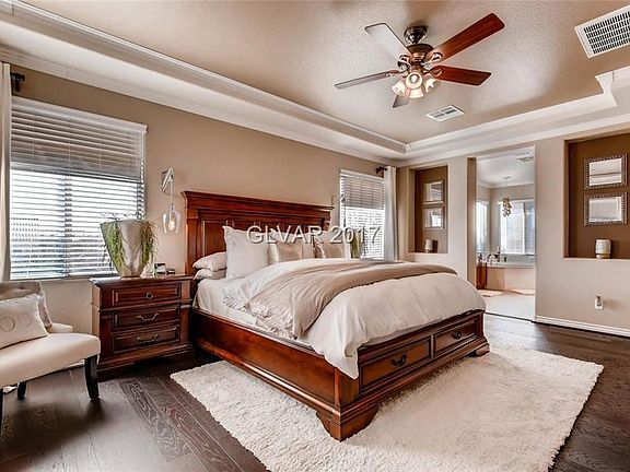 5th image of 33 Peak Villa Ave
