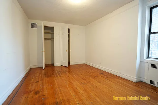 Rented by Norman Raindel, LREB | media 21